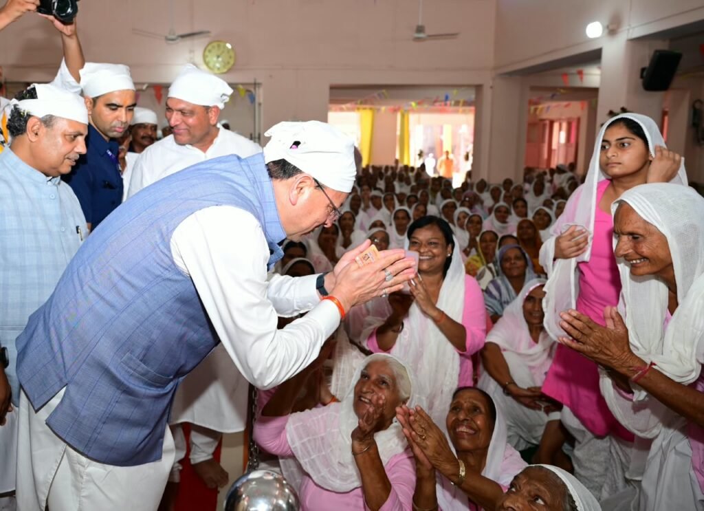 संत समाज का मार्गदर्शन धर्म, संस्कृति और राष्ट्र निर्माण की प्रेरणा : मुख्यमंत्री