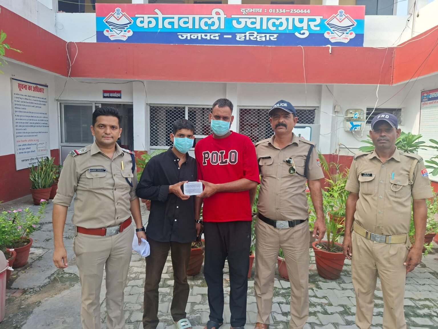 ऑपरेशन प्रहार: चेन झपटमारी के दो आरोपी गिरफ्तार, लाखों की भीड़ में चेहरों को खंगालकर हरिद्वार पुलिस पहुंची शातिर आरोपियों तक, चेन बरामद।