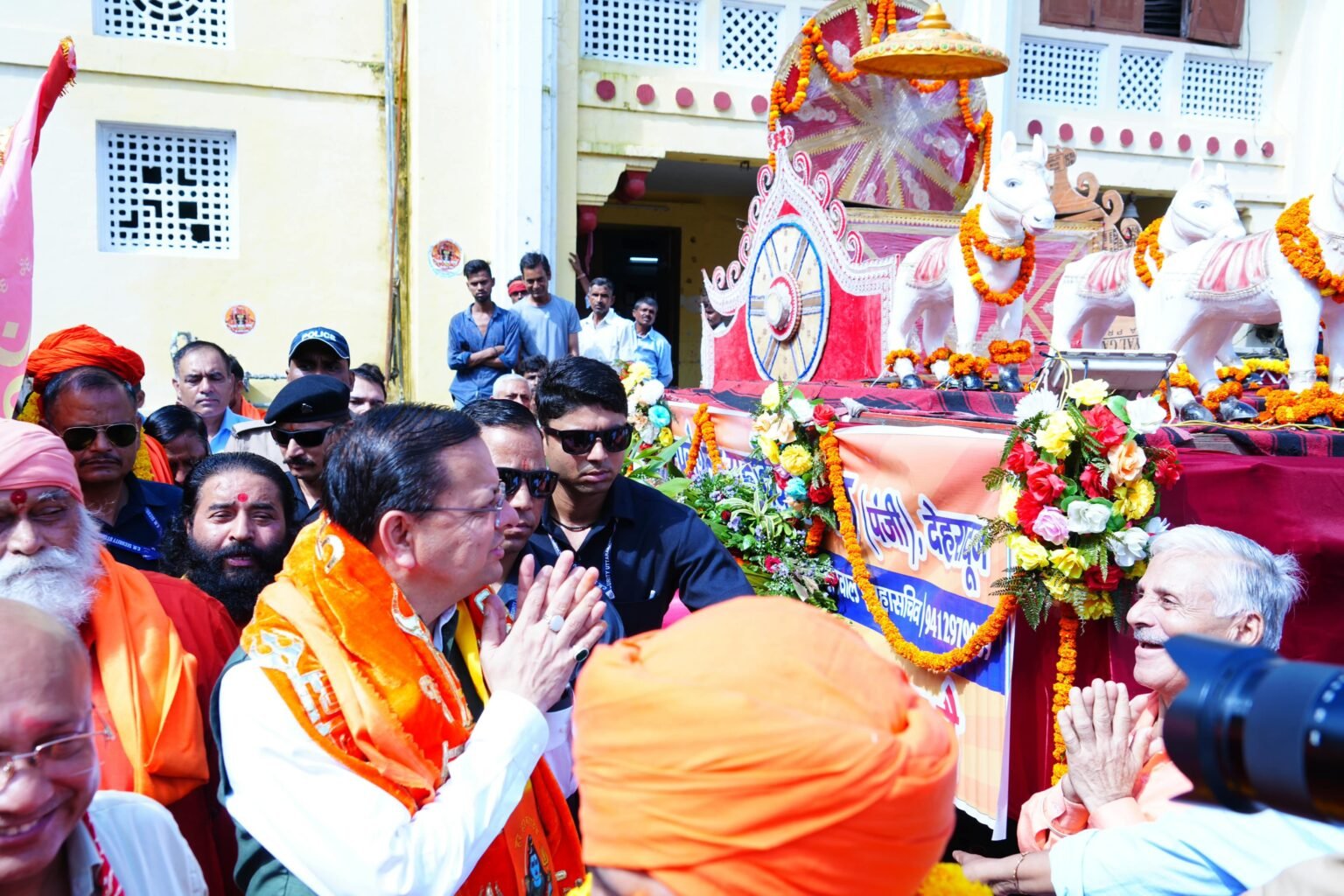 टपकेश्वर महादेव की भव्य शोभायात्रा में शामिल हुए मुख्यमंत्री पुष्कर सिंह धामी।