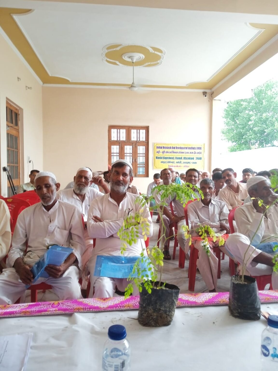 जनपद हरिद्वार में औषधीय एवं सुगंधित पौधों की खेती को मिलेगा बढ़ावा, एचआरडीआई द्वारा किसानों को निःशुल्क पौध, बीज एवं वैज्ञानिक खेती की तकनीकी जानकारी उपलब्ध कराई जा रही है।