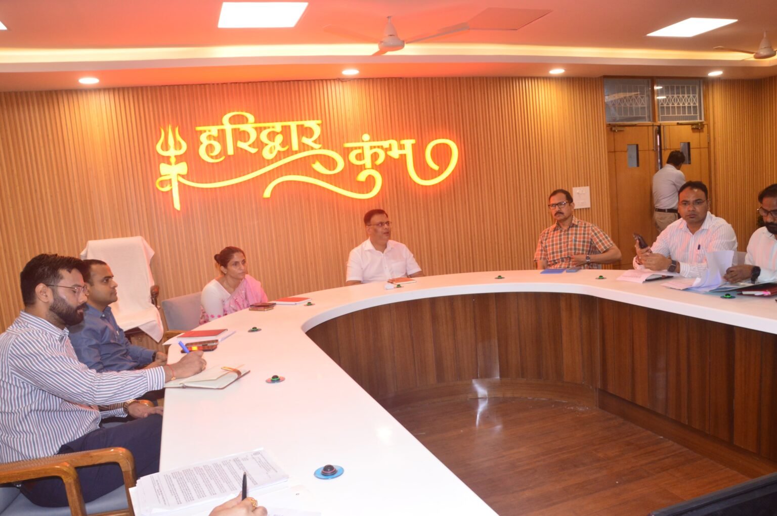 कुंभ मेला-2027 की तैयारियों को लेकर सचिव शहरी विकास ने यूपीडीसीसी की परियोजनाओं की समीक्षा की।
