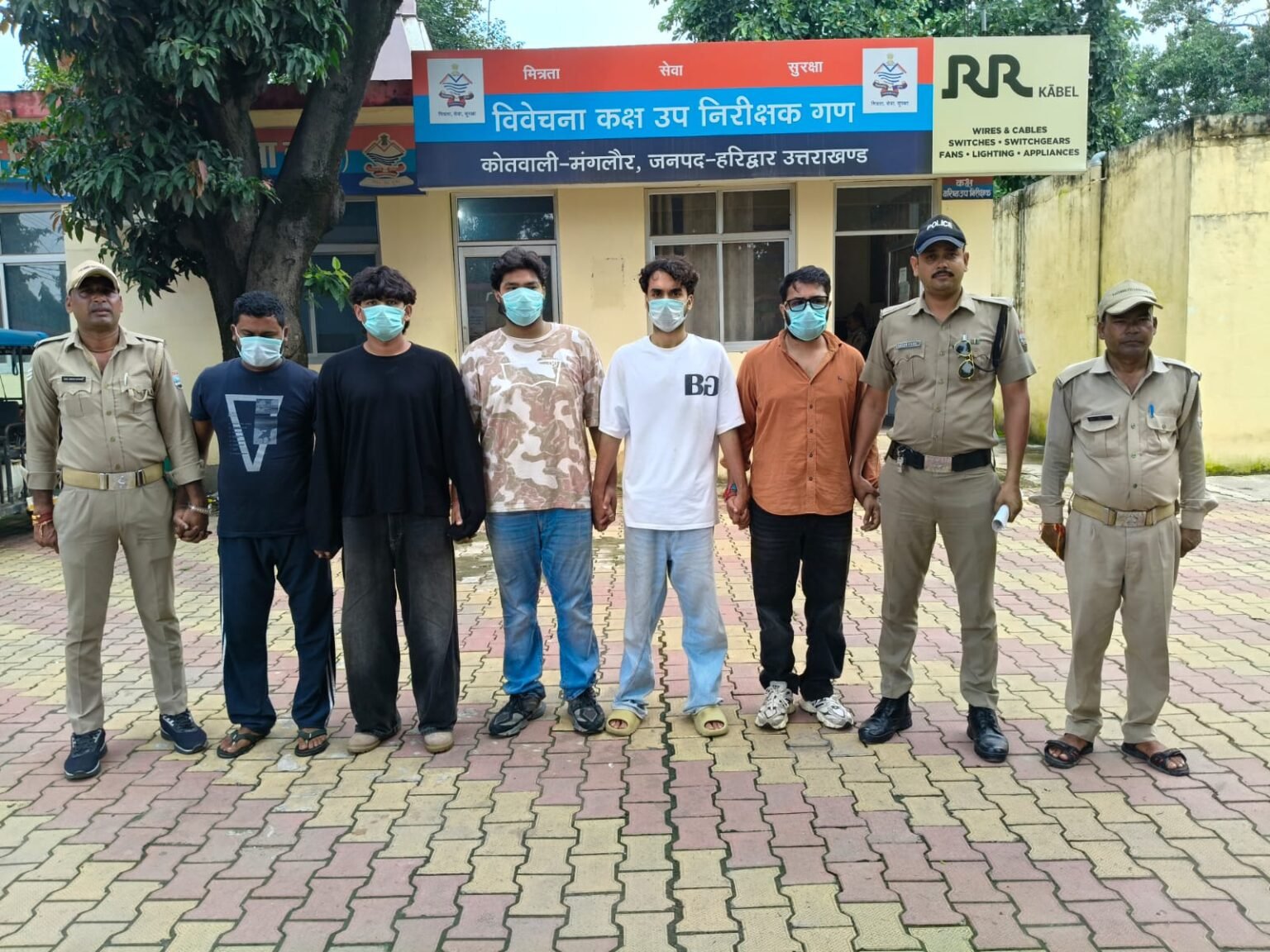 ऑपरेशन प्रहार के अन्तर्गत हरिद्वार पुलिस की कार्रवाई, शान्ति भंग के जुर्म मे 05 व्यक्तियो का किया चालान, शांति भंग करने वालो को नही बक्शा जायेगा।