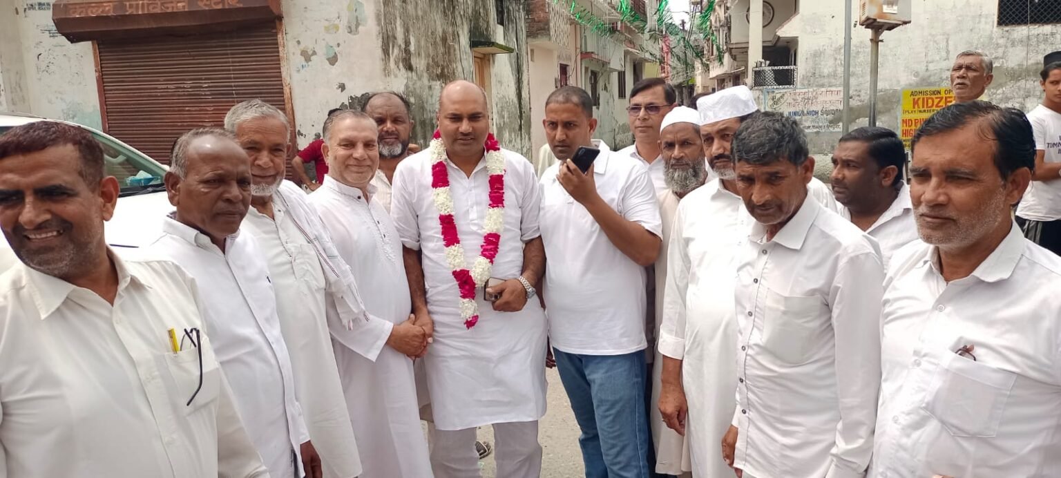 राष्ट्रीय अध्यक्ष आजाद अली के जन्मदिन पर धनपुरा में जुटीं समाज की प्रमुख हस्तियां।