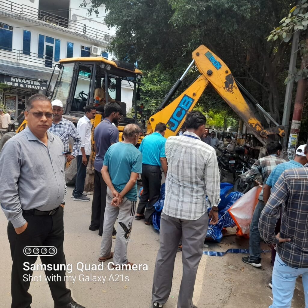 हरिद्वार में नगर मजिस्ट्रेट हर गिरि के नेतृत्व में चलाया गया अतिक्रमण हटाओ अभियान।