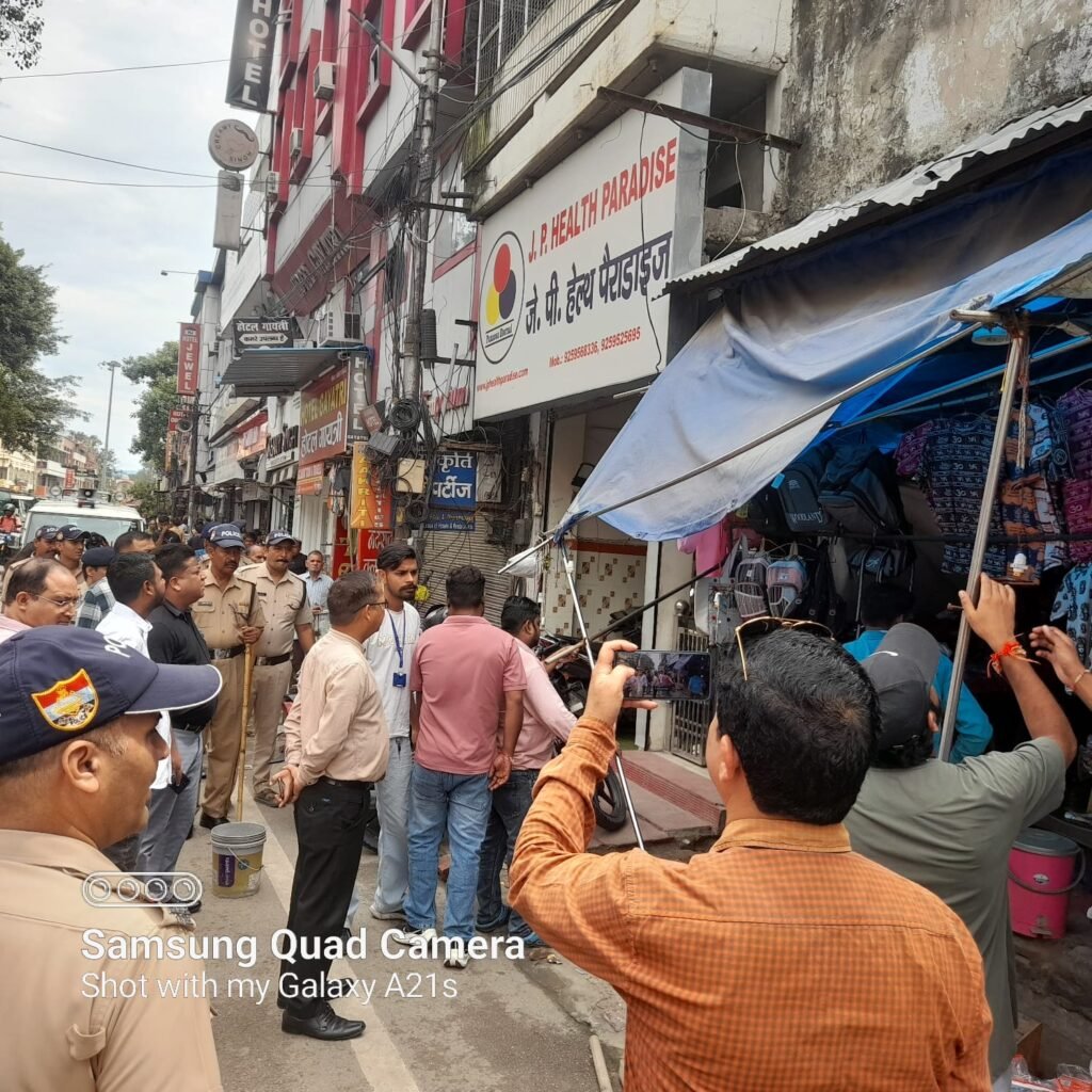 आज दूसरे दिन भी हरिद्वार में सड़क मार्ग,फुटपाथ एवं आगामी कुंभ मेले को सुव्यवस्थित ढंग से संचालित करने के उद्देश्य से हटाया जा रहा है अतिक्रमण।