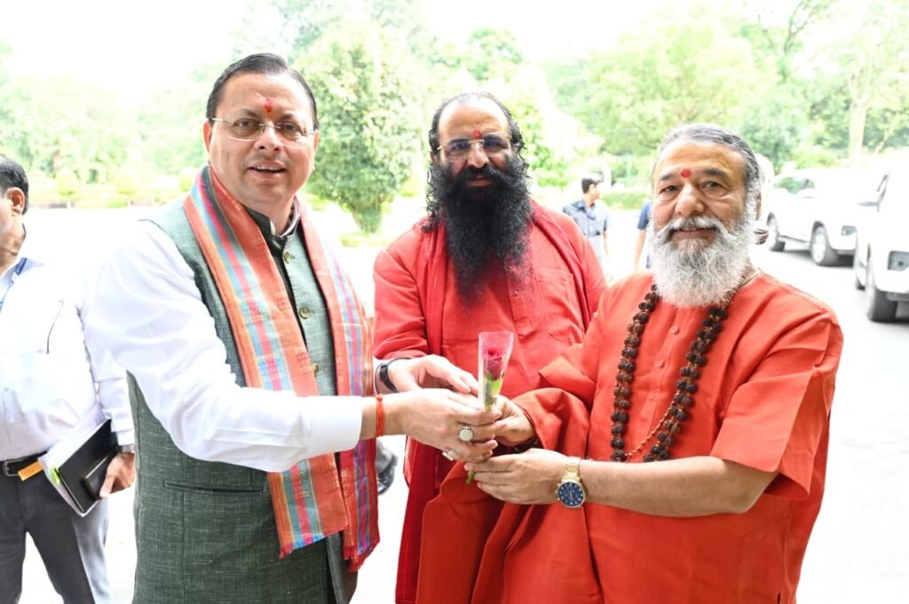 मुख्यमंत्री पुष्कर सिंह धामी के जन्मदिवस पर मुख्यमंत्री आवास में उमड़ा आत्मीयता का माहौल, मंत्रीगण, अधिकारी-कर्मचारी और जनप्रतिनिधियों ने दी शुभकामनाएं।