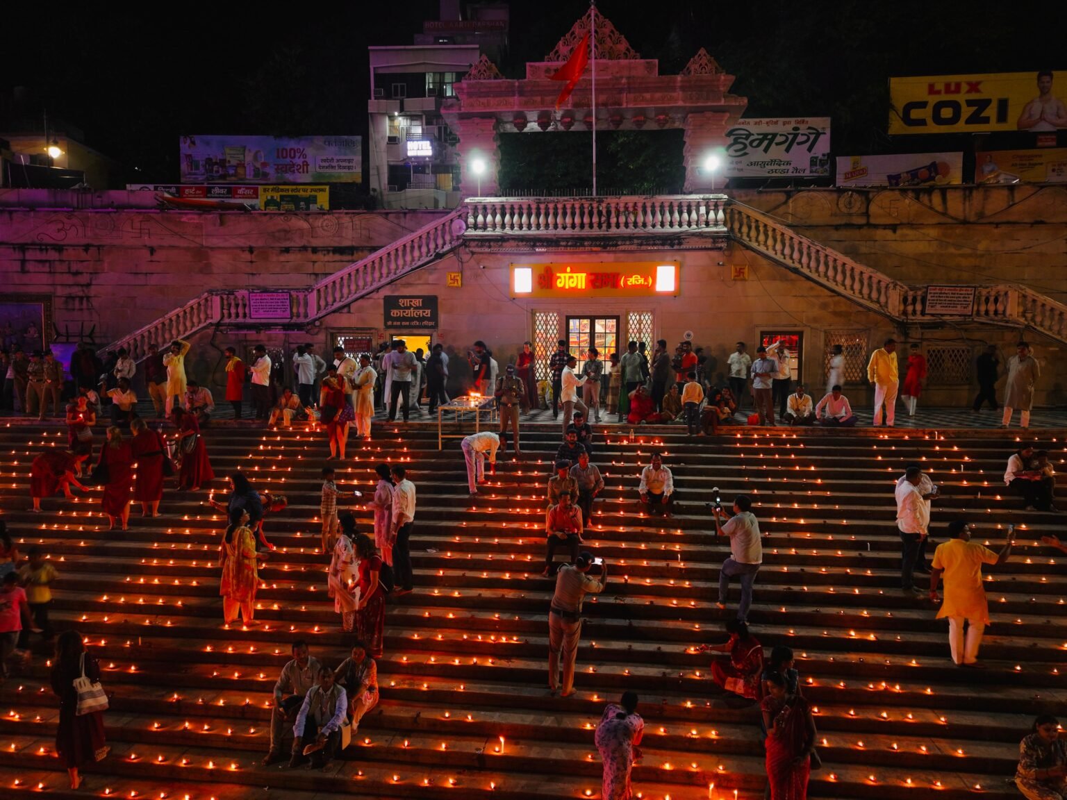 हरकी पौड़ी पर मां गंगा की पूजा-अर्चना के साथ ‘आशीर्वाद का दिया’ और ‘सेवा संकल्प अभियान’ का शुभारंभ।
