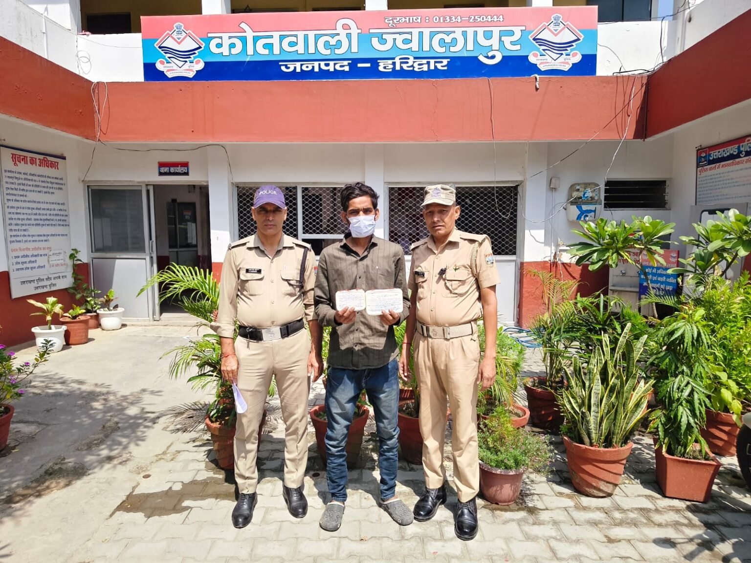 रेल चौकी प्रभारी विपिन कुमार के नेतृत्व में ज्वालापुर पुलिस की कार्रवाई, 5.35 ग्राम स्मैक के साथ आरोपी गिरफ्तार।