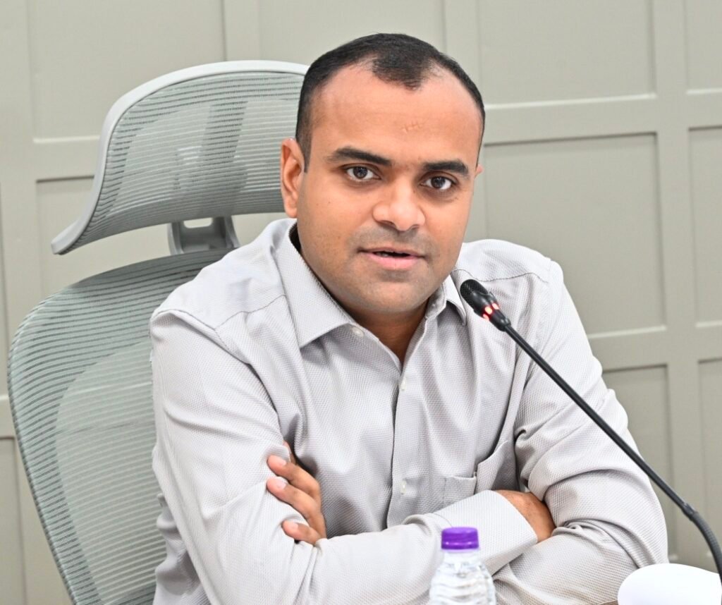 जिलाधिकारी मयूर दीक्षित के निर्देशन में जनपद के ग्रामीण एवं शहरी क्षेत्रों में 12 स्थानों पर बहुउद्देशीय शिविर आयोजित कर आमजन को सरकारी योजनाओं का लाभ एक ही स्थान पर उपलब्ध कराया जाएगा।