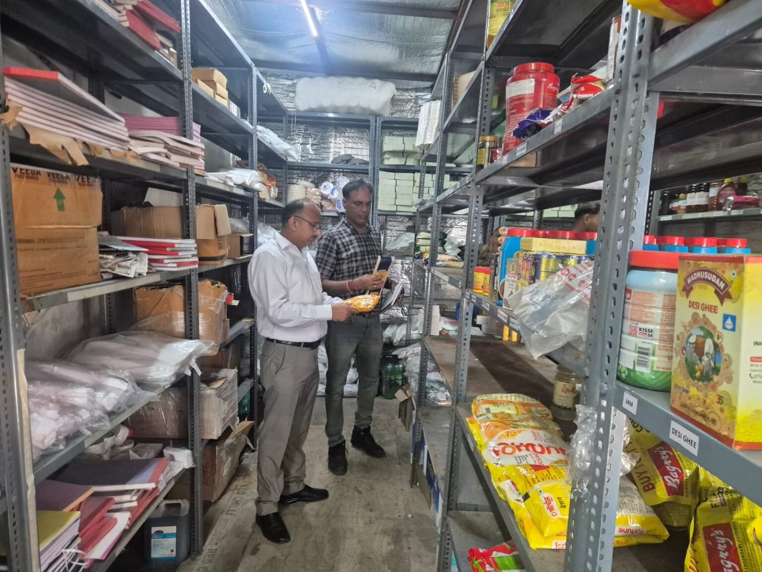 हरिद्वार में खाद्य सुरक्षा विभाग की बड़ी कार्रवाई, होटल-रेस्टोरेंट, डेयरी, नमकीन इकाइयों एवं किराना प्रतिष्ठानों पर छापेमारी।