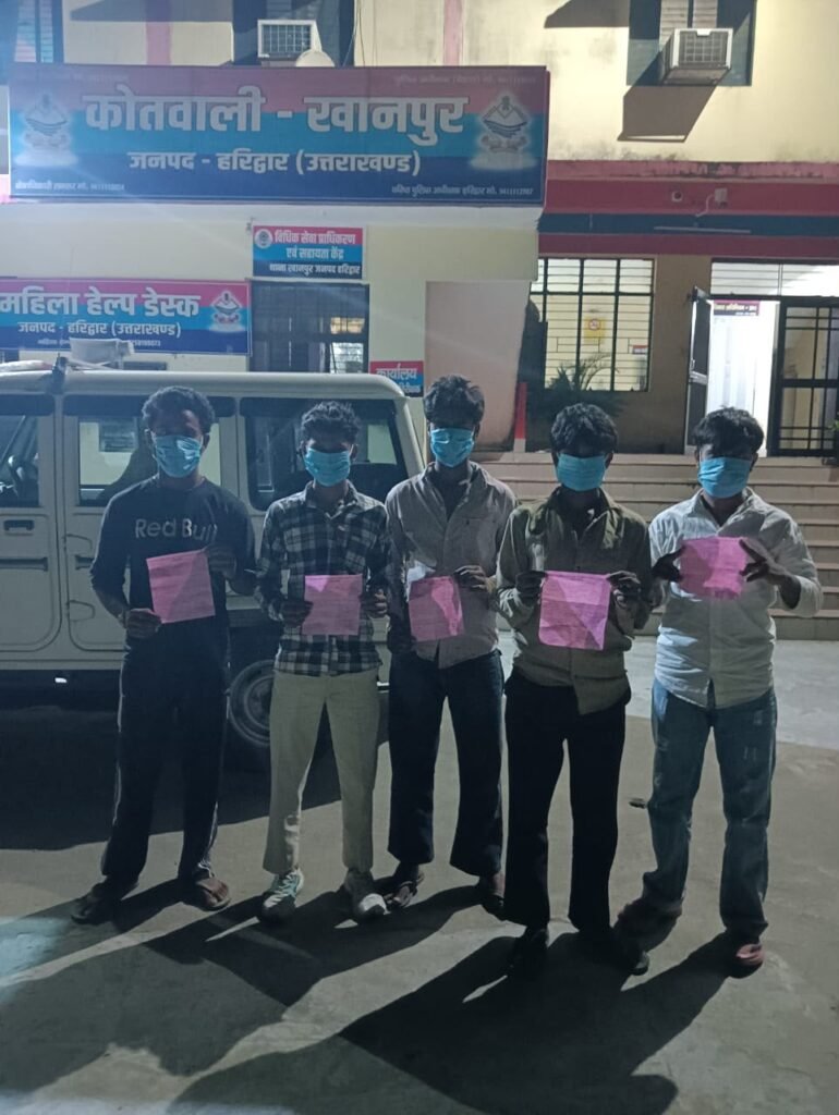 सार्वजनिक स्थान पर हंगामा एवं उत्पात करने वालों पर खानपुर पुलिस की कार्रवाई।
