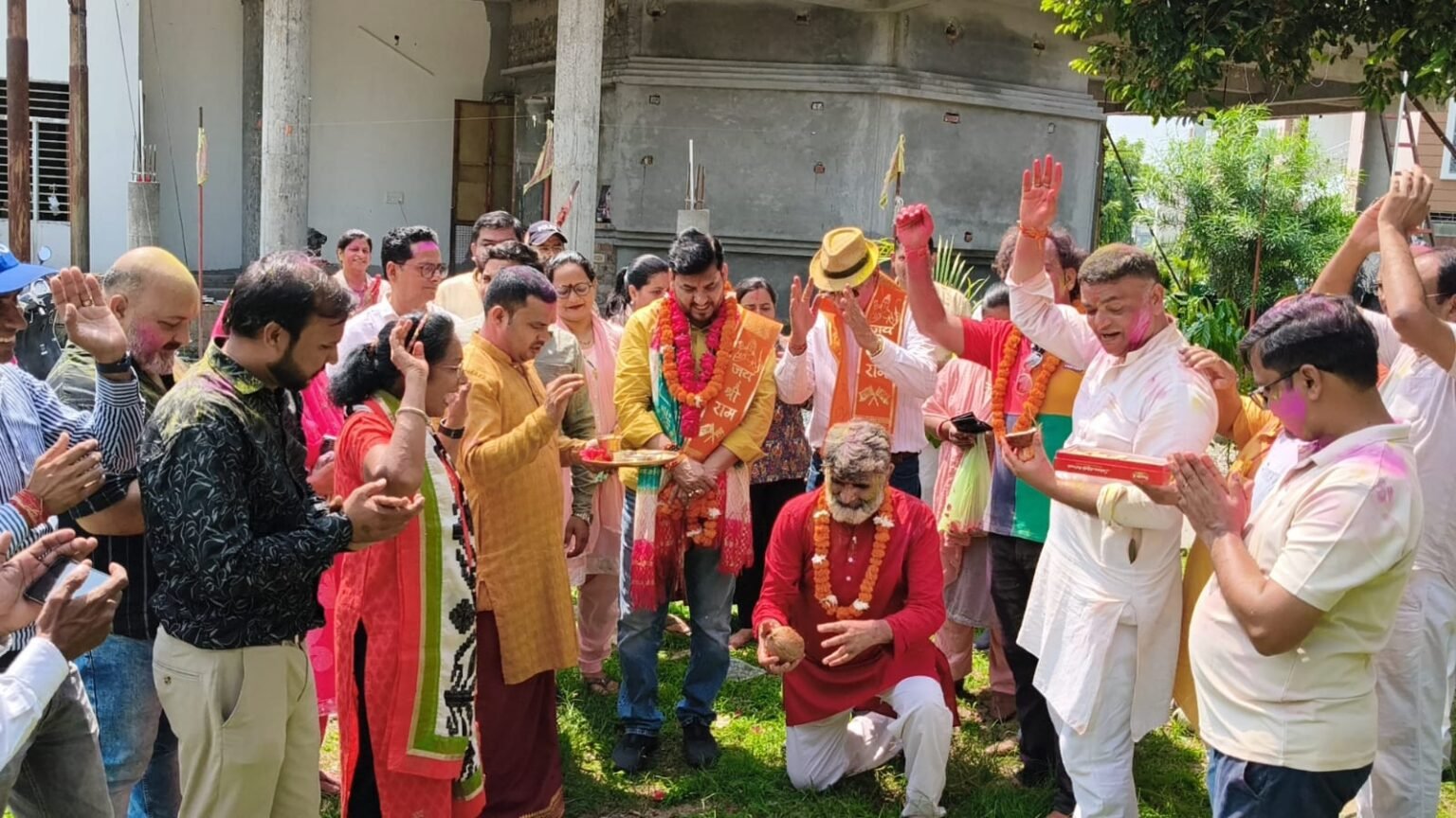 गणेश महोत्सव में शामिल हुए राजीव शर्मा, हैंडपंप निर्माण कार्य का किया शुभारंभ।