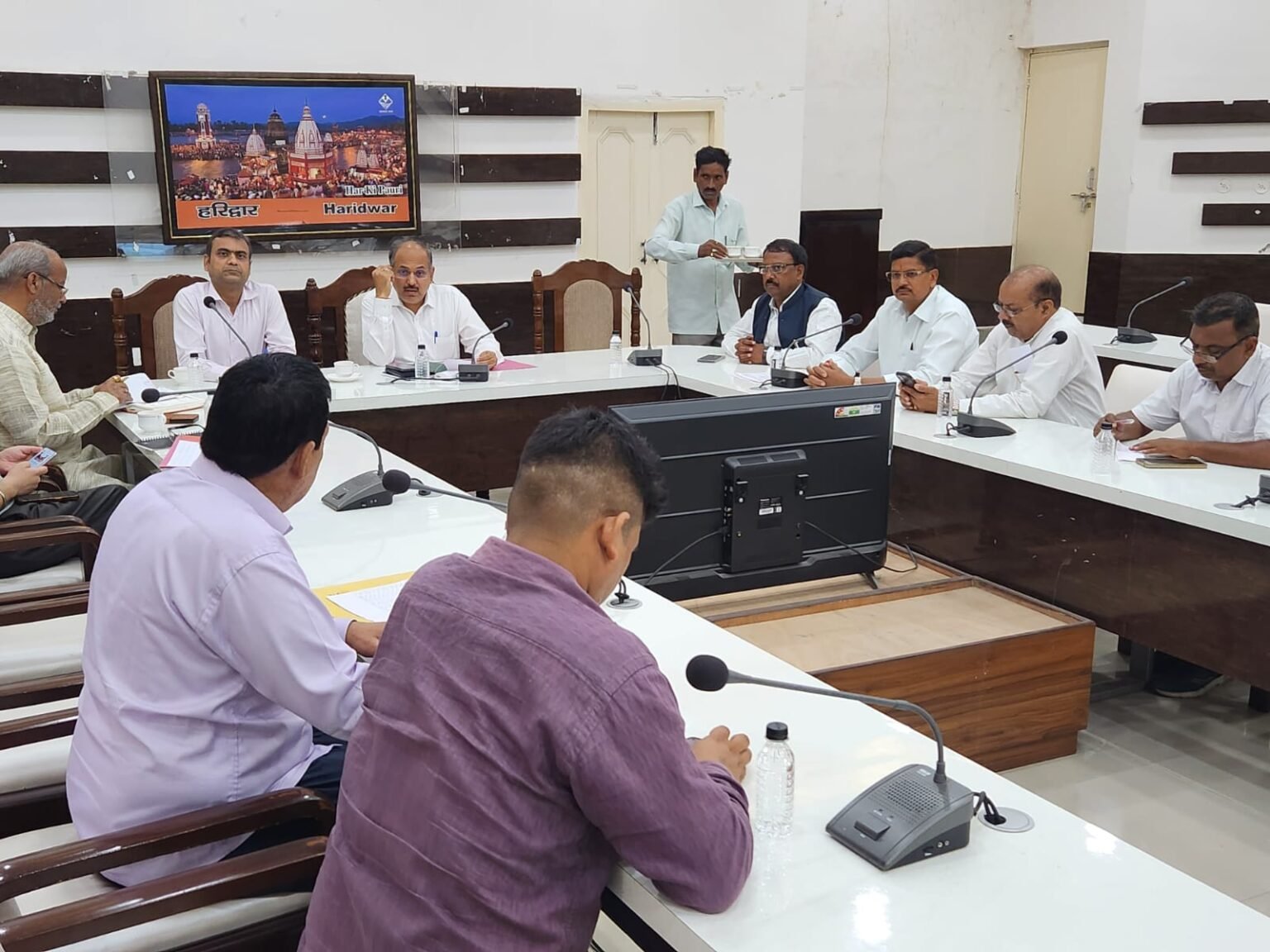 जनपद में विशेष गहन पुनरीक्षण कार्य के सफल क्रियान्वयन हेतु मुख्य विकास अधिकारी की अध्यक्षता में राजनीतिक दलों के प्रतिनिधियों के साथ बैठक आयोजित की गई, उत्तराखण्ड में 15 सितंबर की जगह 3 अक्टूबर को प्रकाशित होगा मतदाता सूची का अंतिम प्रकाशन।