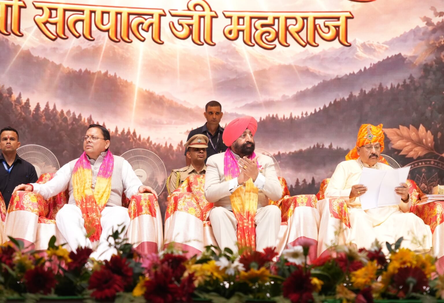 राज्यपाल ने हरिद्वार में कैबिनेट मंत्री सतपाल महाराज के जन्मोत्सव कार्यक्रम में किया प्रतिभाग।