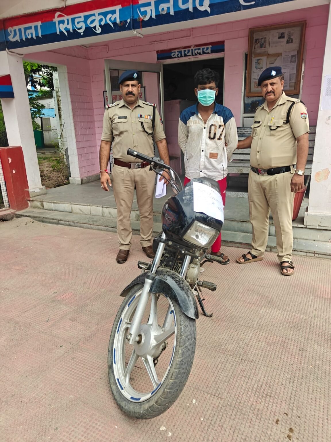 ऑपरेशन प्रहार: सिडकुल पुलिस की बड़ी कार्रवाई, चोरी की बाइक के साथ आरोपी गिरफ्तार।