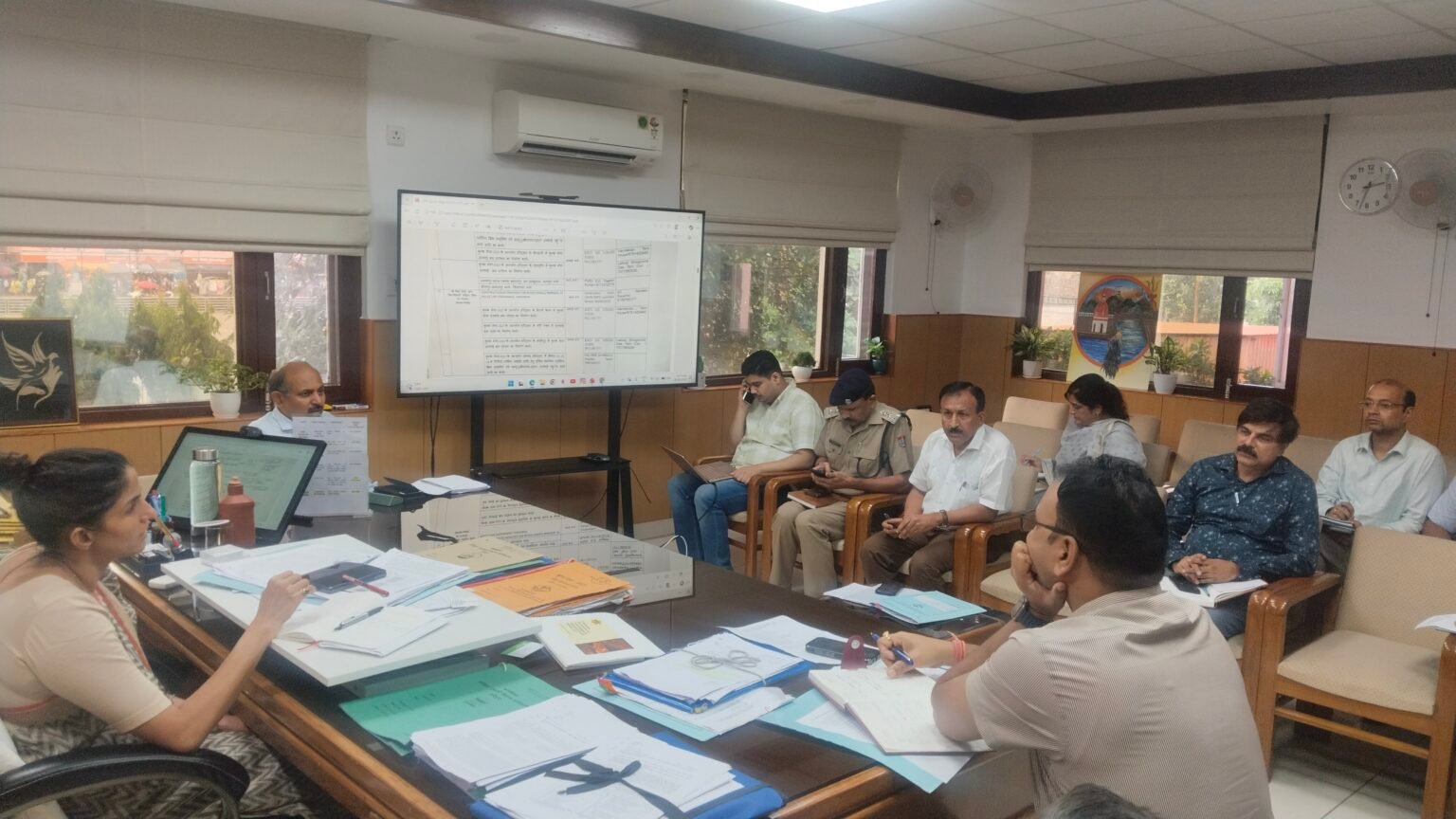 मेलाधिकारी सोनिका ने अधिकारियों को नियमित स्थलीय निरीक्षण, सीसीटीवी निगरानी और थर्ड पार्टी गुणवत्ता जांच प्रभावी बनाने के दिए निर्देश।