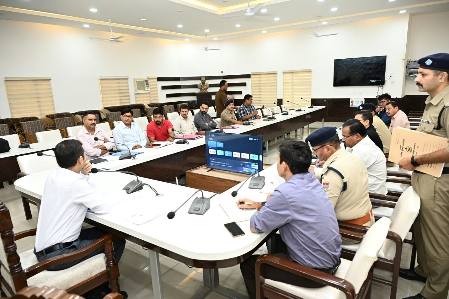 एनकॉर्ड की बैठक में नशे के विरुद्ध प्रभावी कार्रवाई और जन-जागरूकता बढ़ाने पर जोर, शिक्षण संस्थानों में मेडिकल टेस्ट, स्कूल-कॉलेजों को नशामुक्त परिसर बनाने तथा मेडिकल स्टोरों में सीसीटीवी कैमरे लगाने के निर्देश।