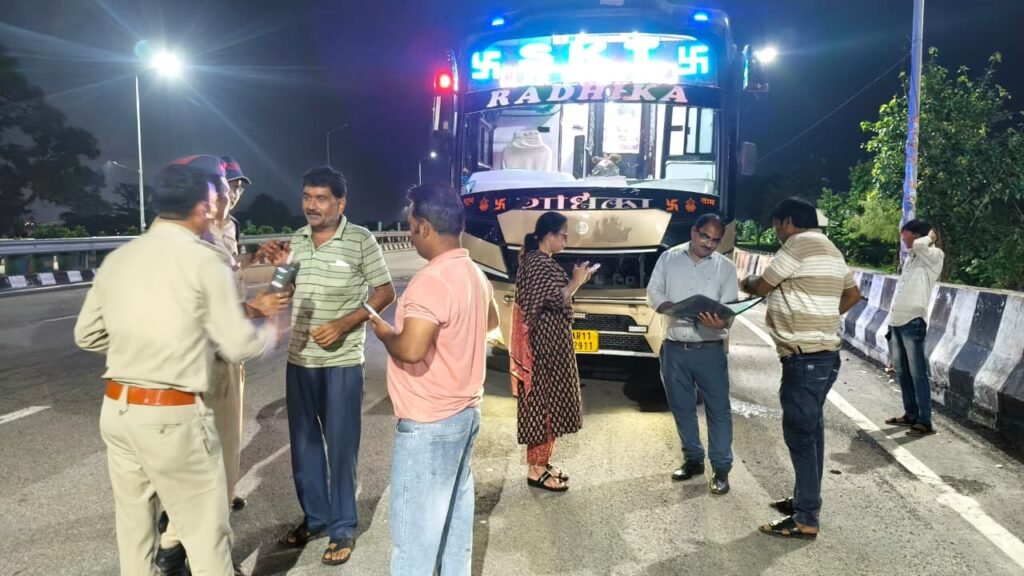 लक्जरी एवं स्लीपर बसों के विरुद्ध विशेष चेकिंग अभियान जारी-22 बसों सहित कुल 164 वाहनों के चालान, पांच बसों की फिटनेस निरस्त।