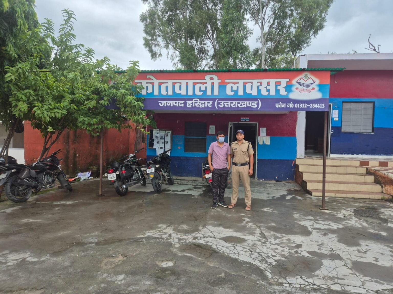 जुर्म करके बचना मुश्किल है, वांछित केमिस्ट को लक्सर पुलिस ने बदायूं से दबोचा, गिरफ्तारी से बचने के लिए लगातार बदल रहा था ठिकाने, साथियों के साथ मिलकर उत्तराखण्ड व उत्तर प्रदेश में करता था नशीले पदार्थों का कारोबार।