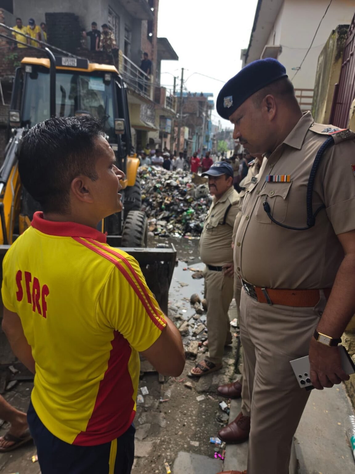 बारिश के दौरान नाले में बह गई 06 वर्षीय बालिका की तलाश में पुलिस एवं SDRF का रेस्क्यू अभियान जारी।