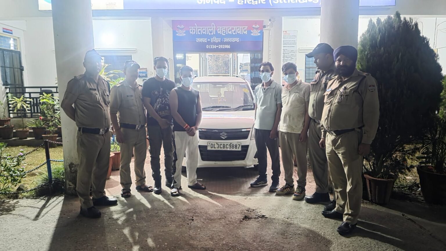 नशे में वाहन चलाकर हुड़दंग मचाना पड़ा भारी, बहादराबाद पुलिस ने की कार्रवाई, मेडिकल जांच में शराब का सेवन होने की पुष्टि, वैगनआर कार सीज कर चालान की कार्रवाई।