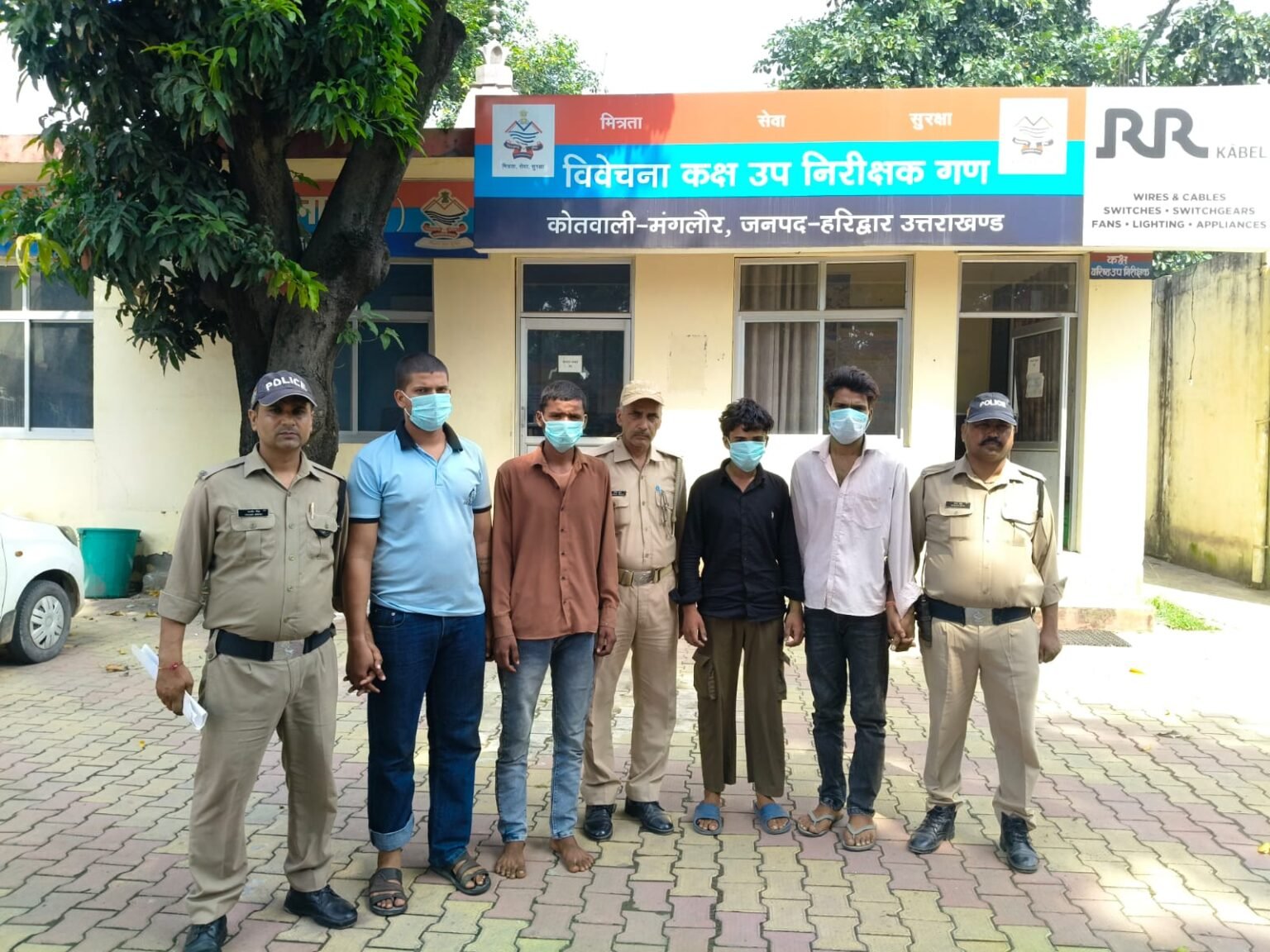 चोरी की वारदात का खुलासा, चार आरोपी गिरफ्तार, कार समेत चोरी का लगभग 100 प्रतिशत माल बरामद, कांवड़ मेले के दौरान बनाई थी वारदात की योजना।