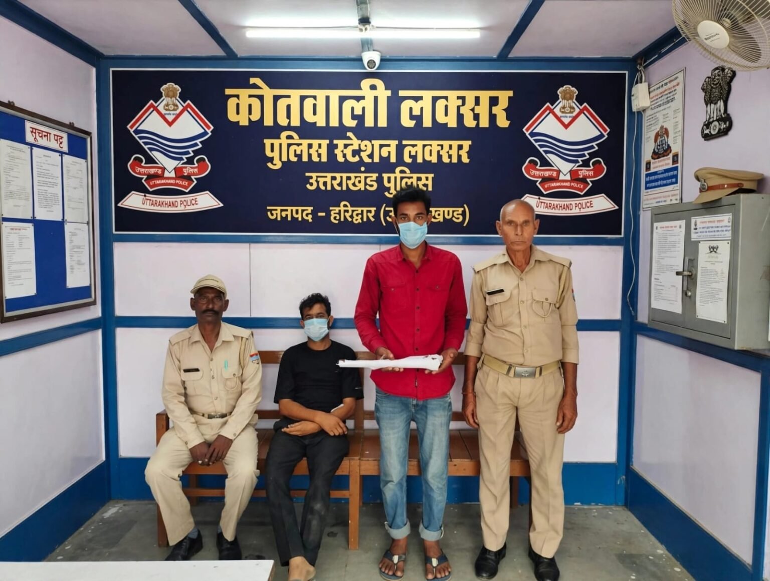 गन्ने के खेत में गौकशी की तैयारी, लक्सर पुलिस ने दो आरोपियों को दबोचा गौकशी के उपकरण बरामद, एक जीवित गौवंश को कराया सुरक्षित कोतवाली लक्सर।