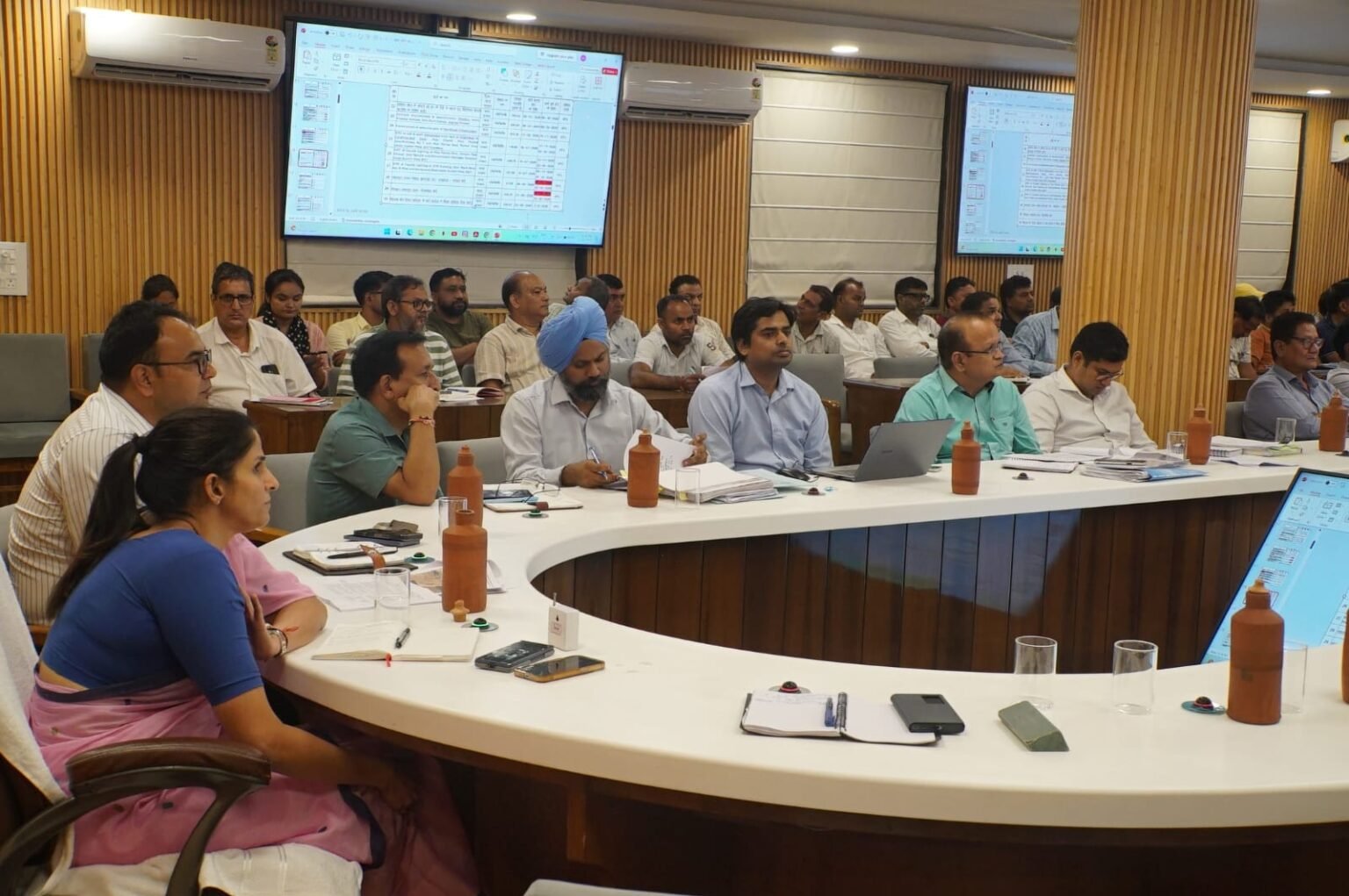 कुंभ क्षेत्र के 32 सेक्टरों में 13,865 टॉयलेट सीट, 8,065 एफआरपी मूत्रालय और 4,840 डस्टबिन स्थापित करने की तैयारी।