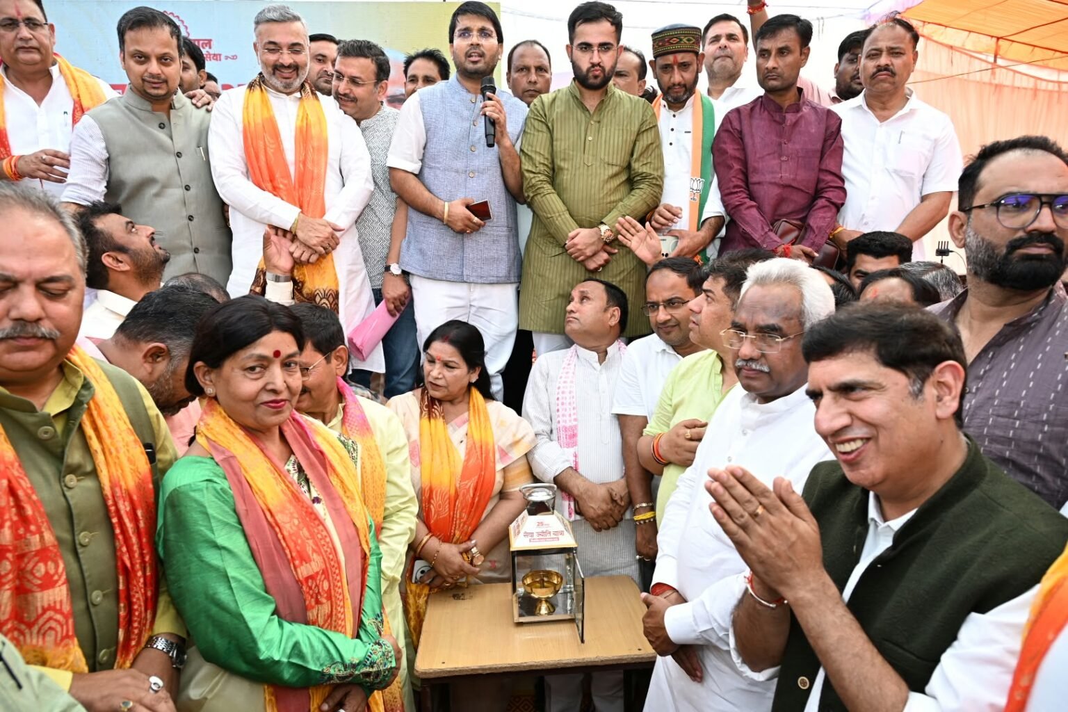 प्रधानमंत्री नरेंद्र मोदी के सार्वजनिक जीवन के 25 वर्ष पूर्ण होने पर बीएसएम कॉलेज के मैदान में आयोजित हुई ‘सेवा ज्योति यात्रा–विकसित भारत संकल्प सभा’