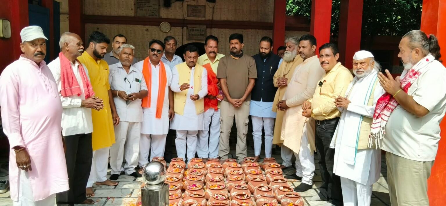 पूर्व मेयर गौरव गोयल ने लावारिस मृतकों की अस्थियों को गंगा में विसर्जित के लिए किया रवाना,पेश की मानवता की मिसाल।