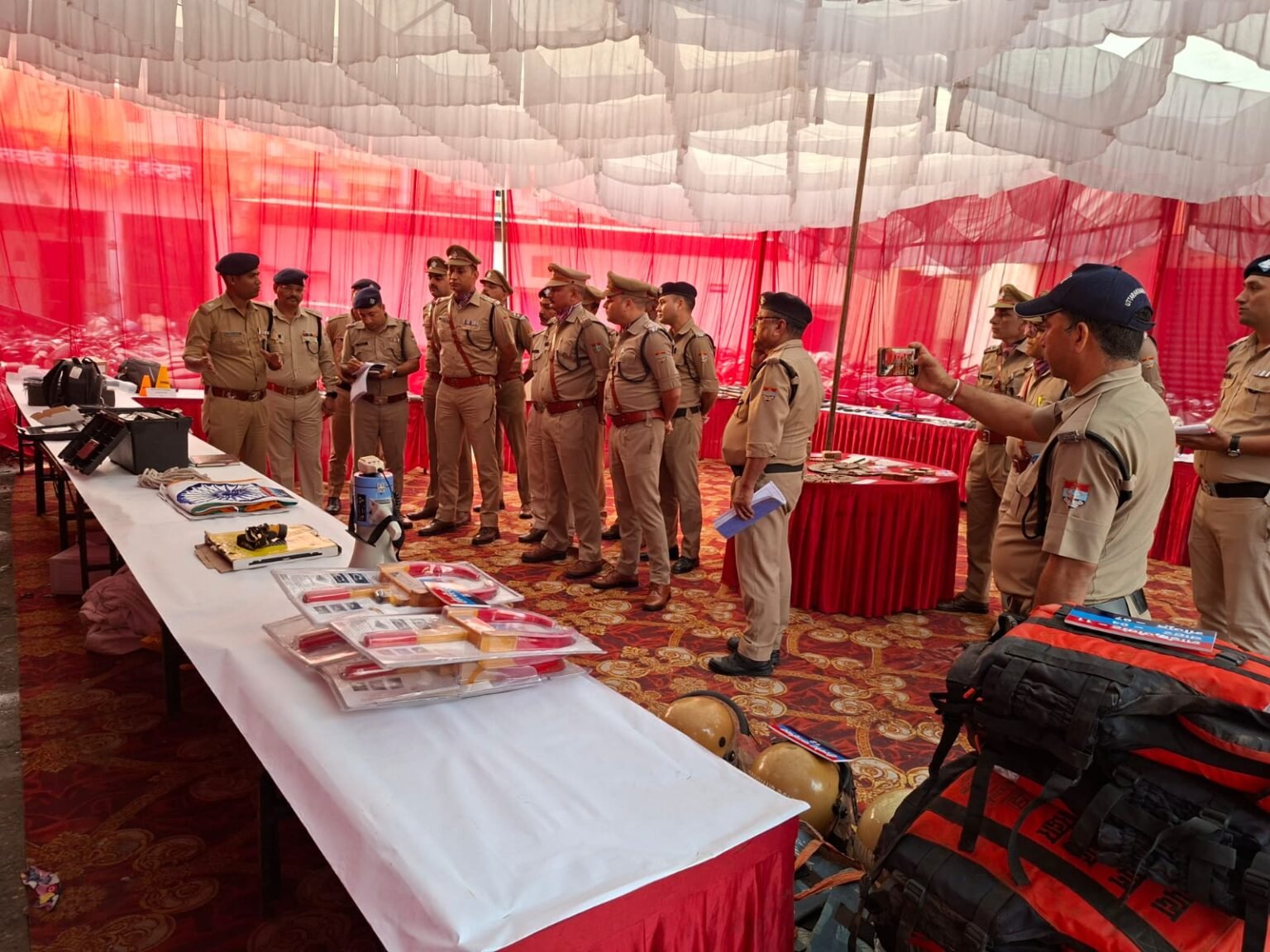 एसपी सिटी दीपक सिंह ने किया ज्वालापुर कोतवाली का अर्धवार्षिक निरीक्षण, अपराध नियंत्रण, लंबित विवेचनाओं के निस्तारण और प्रभावी पुलिसिंग को लेकर दिए आवश्यक दिशा-निर्देश।