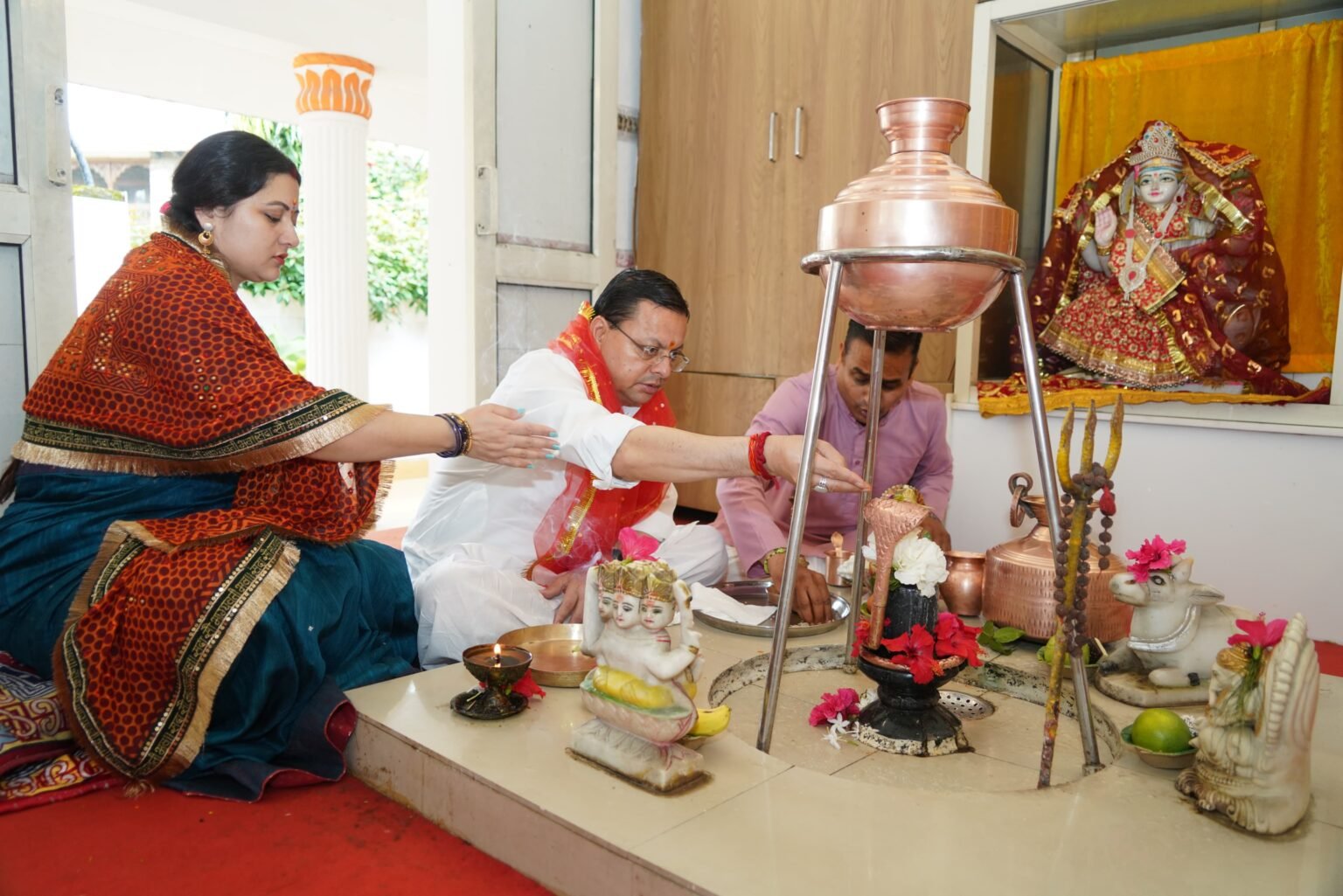 शारदीय नवरात्रि के प्रथम दिवस पर मुख्यमंत्री ने की पूजा-अर्चना, प्रदेशवासियों की सुख-समृद्धि की कामना।