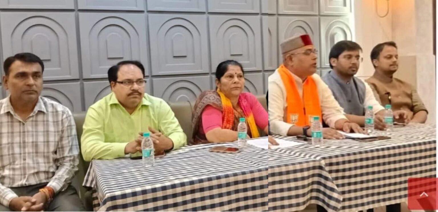 कांग्रेस नेता राहुल गांधी द्वारा राष्ट्रीय सुरक्षा सलाहकार अजीत डोभाल पर की गई टिप्पणी को लेकर भाजपा नेताओं ने जताई नाराजगी।