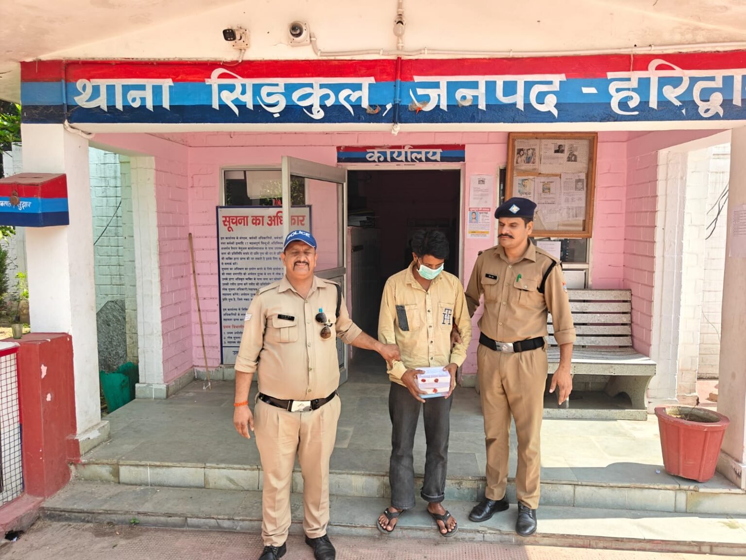 हरिद्वार पुलिस की नशा तस्करों पर कार्रवाई, 11.45 ग्राम अवैध स्मैक के साथ एक आरोपी गिरफ्तार, सिडकुल पुलिस ने मुखबिर की सूचना पर पुलिस लाइन तिराहे से आरोपी को दबोचा, NDPS एक्ट के तहत मुकदमा दर्ज।