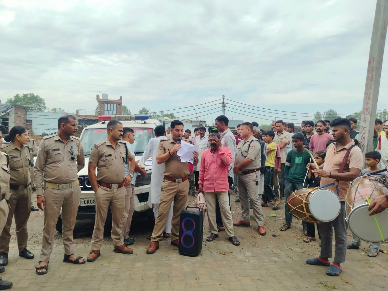 भगवानपुर पुलिस की गौकशी के आरोपियों पर कार्रवाई, ढोल बजाकर कराई मुनादी।