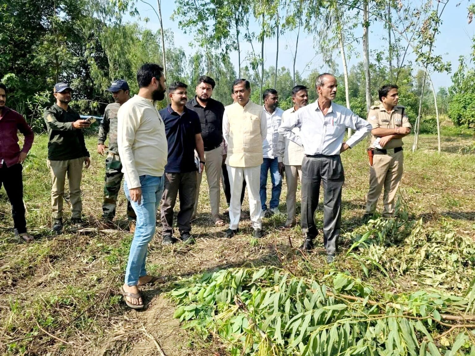 विधायक आदेश चौहान ने ग्राम औरंगाबाद में हाथियों से क्षतिग्रस्त खेतों का किया स्थलीय निरीक्षण, किसानों को मुआवजा देने और वन्यजीवों की रोकथाम के पुख्ता इंतजाम करने के निर्देश।