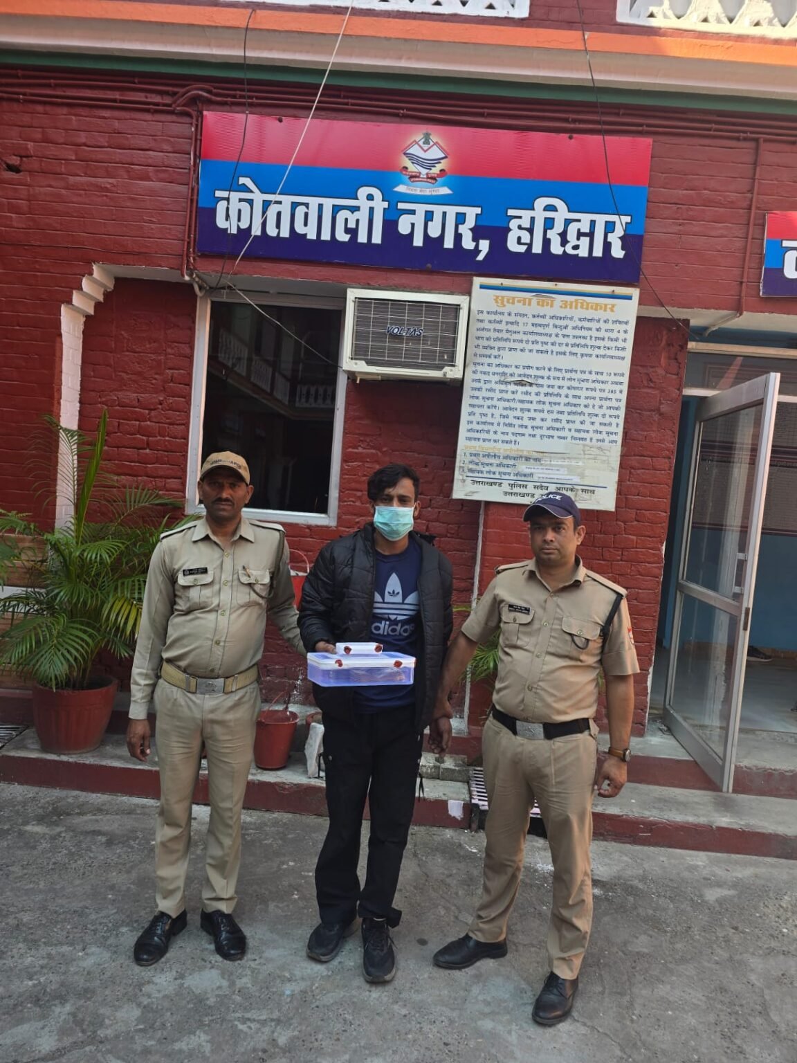 वरिष्ठ पत्रकार के घर चोरी का खुलासा, आरोपी गिरफ्तार; 1.20 लाख रुपये बरामद, नशे की लत पूरी करने के लिए दिया था वारदात को अंजाम, चोरी की रकम से दिल्ली और हिमाचल में किए पैसे खर्च।