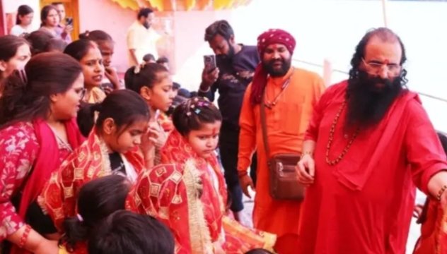 श्रवणनाथ मठ में वार्षिकोत्सव एवं दुर्गानवमी अनुष्ठान, 101 कन्याओं का पूजन कर लिया आशीर्वाद, श्रीमहंत डॉ. रविंद्रपुरी महाराज ने दिया नारी शक्ति के सम्मान, संस्कार और मानव सेवा का संदेश।