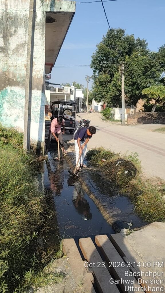 मुख्यमंत्री के निर्देशों के अनुपालन में मेलाधिकारी कुंभ श्रीमती सोनिका एवं जिलाधिकारी मयूर दीक्षित के निर्देशन में तीसरे दिन भी चला विशेष स्वच्छता अभियान,142 स्वयंसेवियों ने लिया भाग।