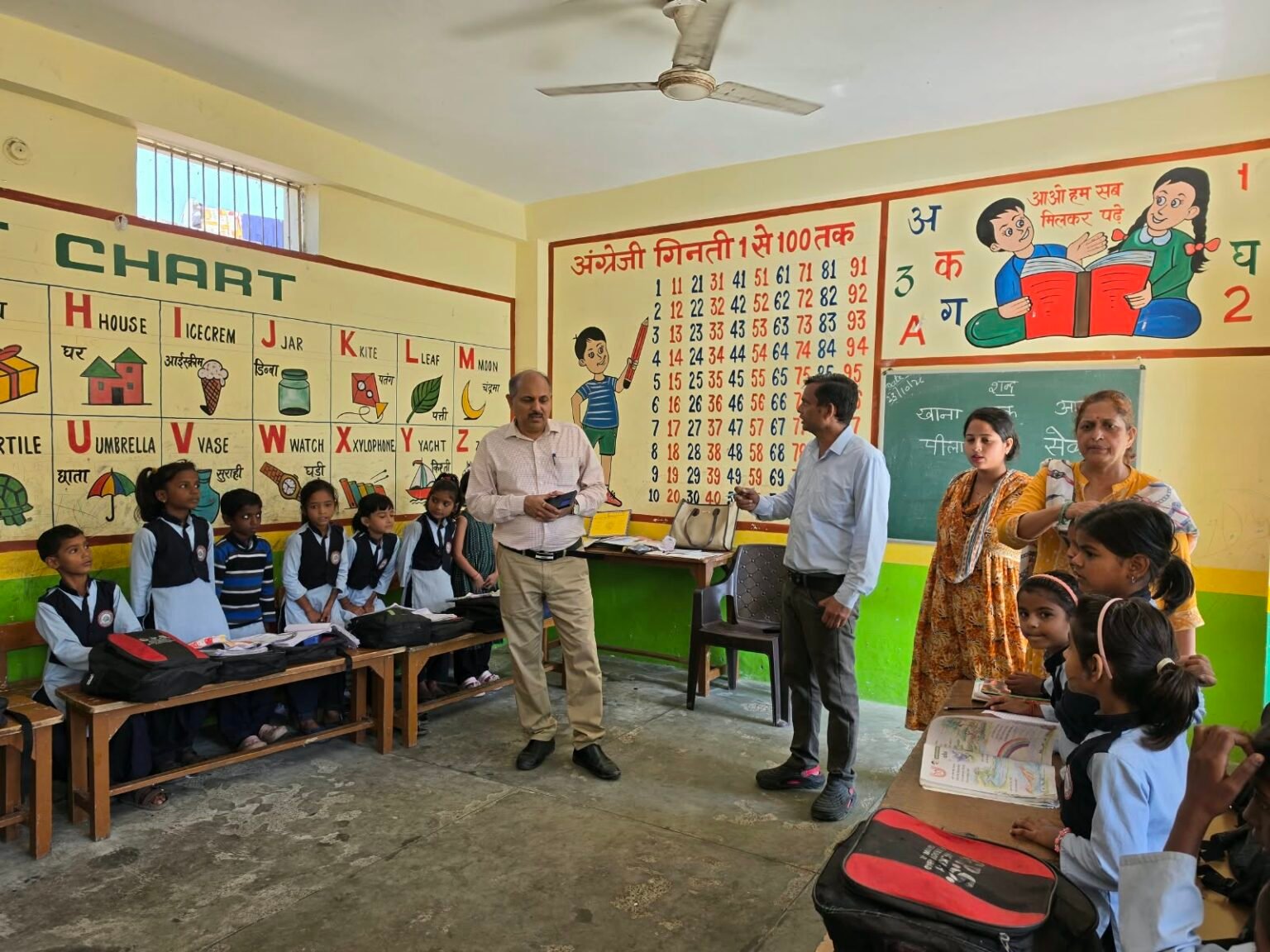 प्रभारी जिलाधिकारी डॉ. ललित नारायण मिश्र ने किया आंगनबाड़ी केंद्र, आयुष्मान आरोग्यम मंदिर और प्राथमिक विद्यालय का निरीक्षण।