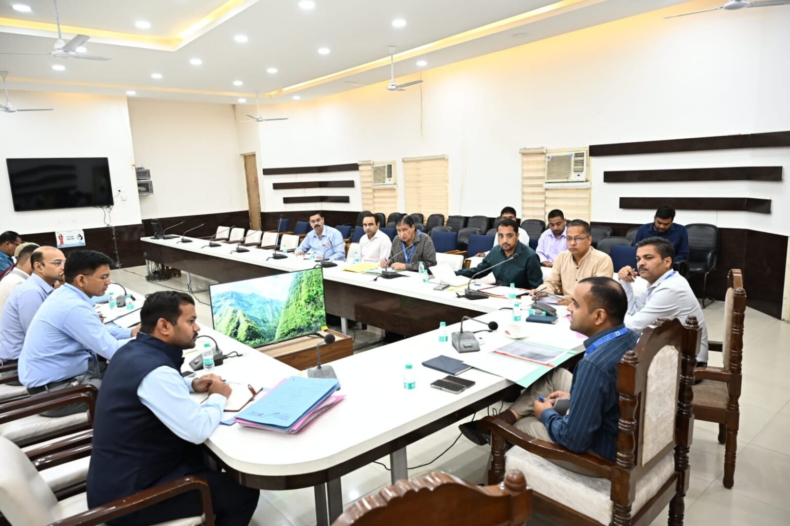 वर्ष 2027 में होने वाले विधानसभा निर्वाचन को सफलतापूर्वक संपन्न कराने के लिए जिला प्रशासन ने तेज की तैयारियां।