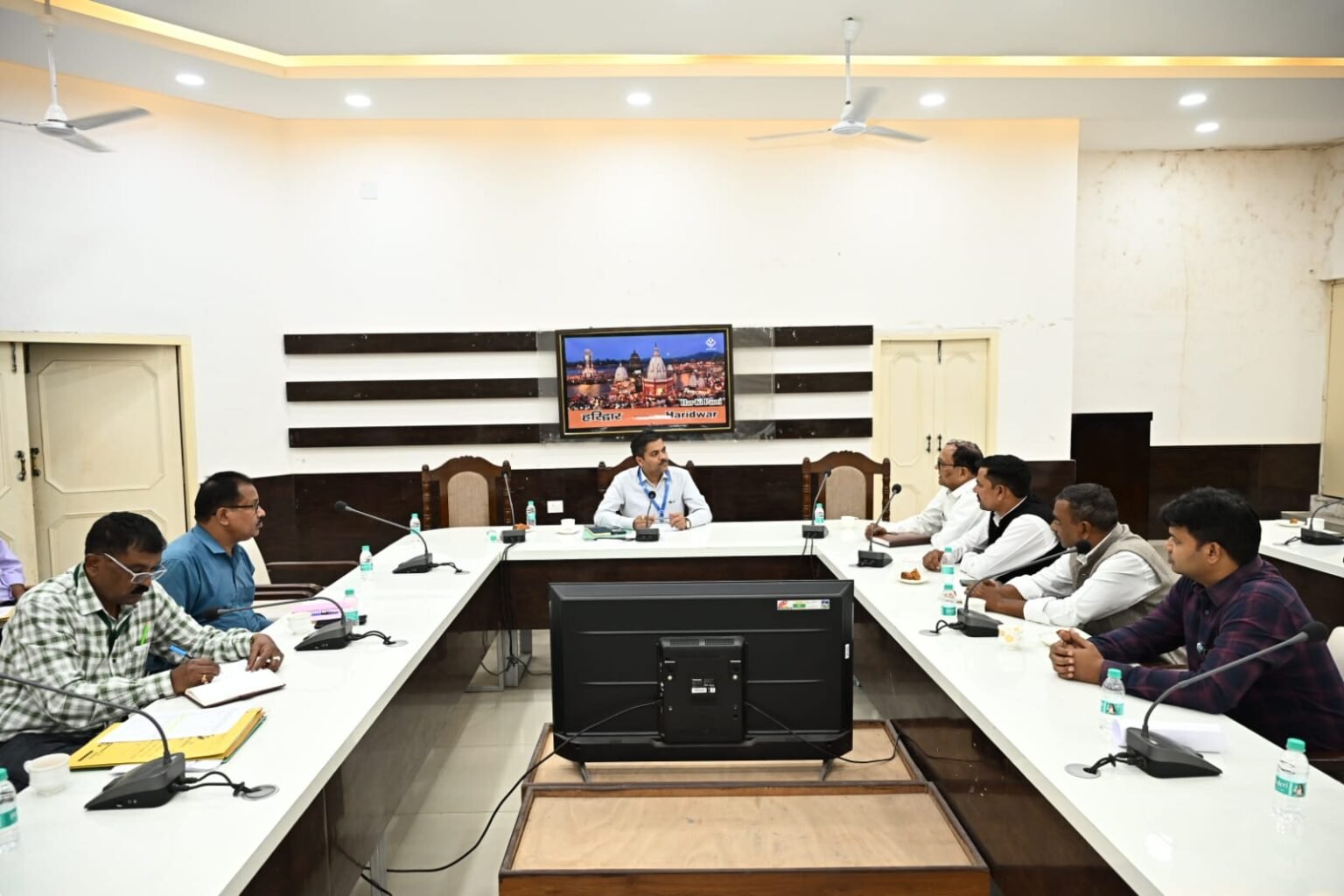 आगामी विधानसभा सामान्य निर्वाचन की तैयारियों को लेकर राजनीतिक दलों के प्रतिनिधियों के साथ बैठक आयोजित।