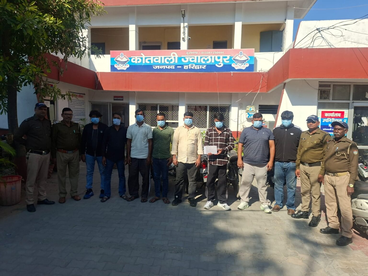 ज्वालापुर में सट्टेबाजी करते आठ आरोपी गिरफ्तार, 6,390 रुपये बरामद।