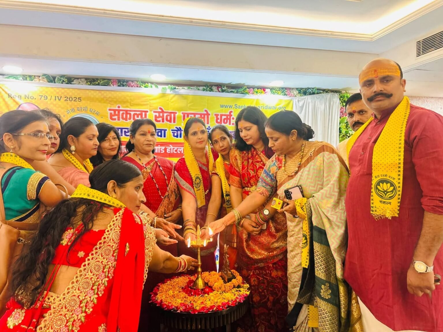महापौर किरण जैसल की गरिमामयी उपस्थिति में संकल्प सेवा परमोधर्म ट्रस्ट ने किया चतुर्थ मेहंदी महोत्सव का आयोजन।