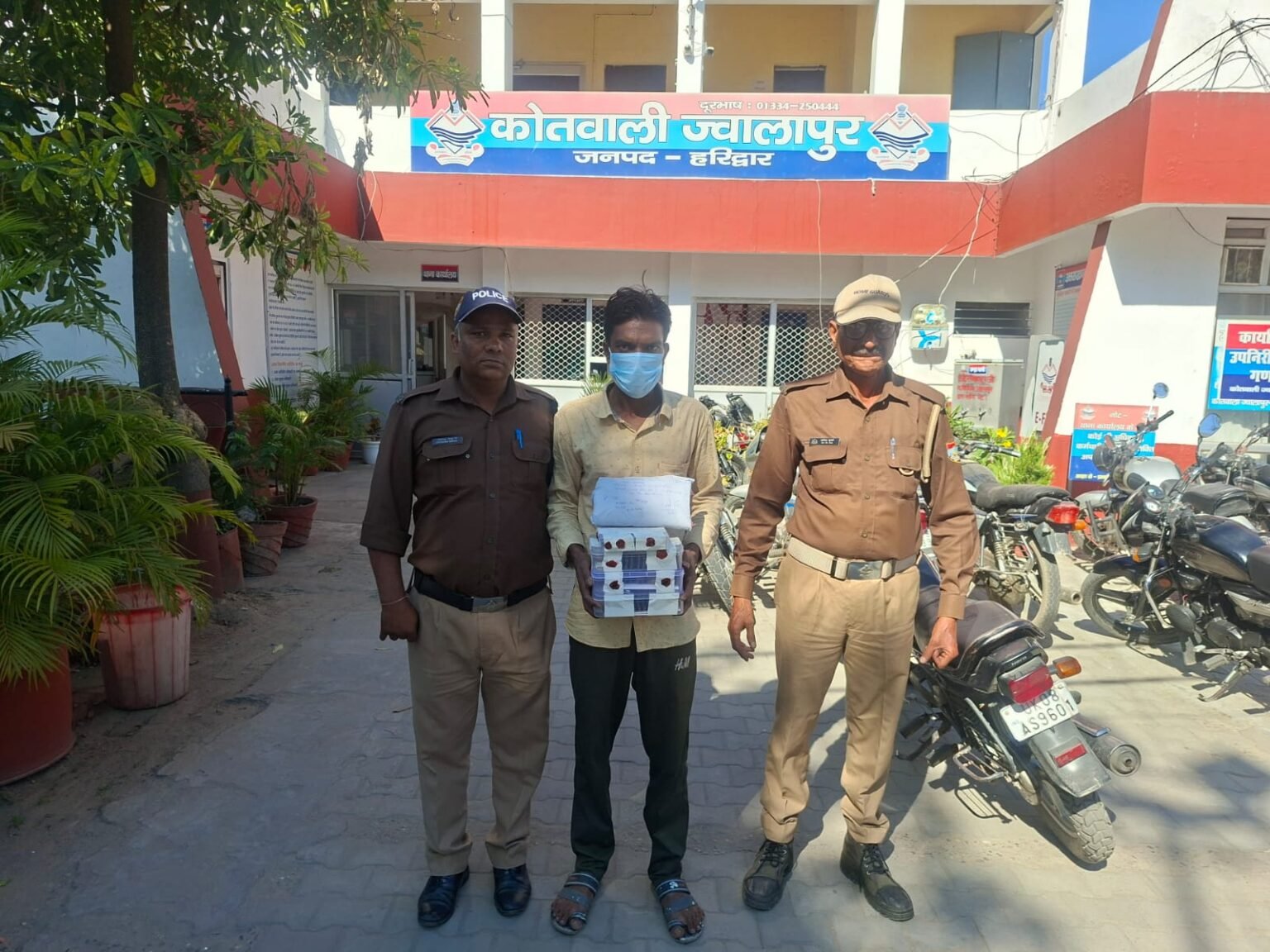 ज्वालापुर में 600 नशीले कैप्सूल के साथ एक आरोपी गिरफ्तार, ऑपरेशन प्रहार के तहत पुलिस की कार्रवाई, एनडीपीएस एक्ट में मुकदमा दर्ज।