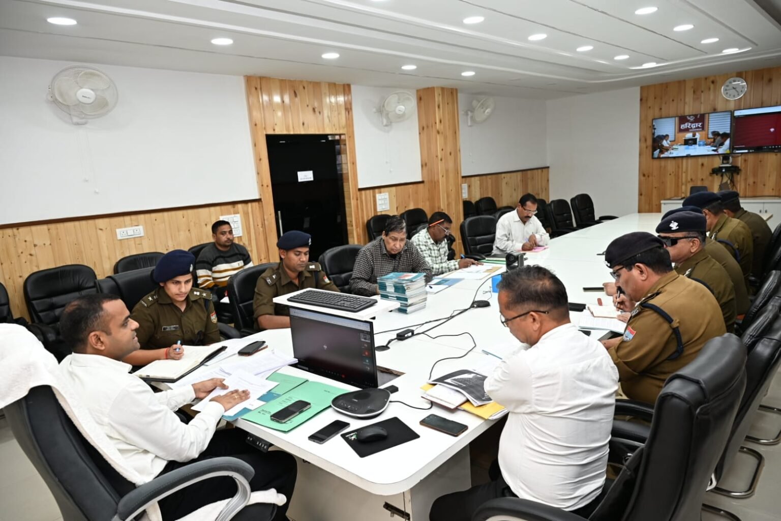 भारत निर्वाचन आयोग के निर्देशों के अनुपालन में जिला प्रशासन ने आगामी विधानसभा निर्वाचन-2027 की तैयारियां की तेज।